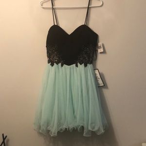 Blonde Nites size 5 dress